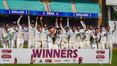 भारतीय महिला क्रिकेट टीम ने इंग्लैंड को बुरी तरह हराकर रच दिया इतिहास