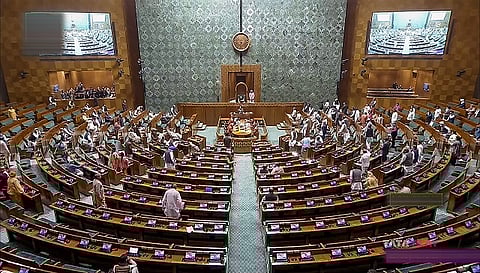 लोकसभा में हंगामा करने वालों पर एक्शन, 33 सांसद हुए निलंबित