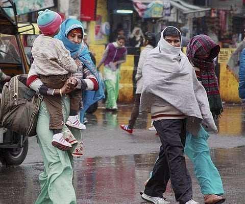 Kolkata Winter Update : सीजन का पहला कोहरा, मौसम में बढ़ गई ठंड