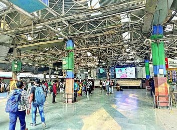 Eastern Railway का स्वच्छता अभियान तेज: 2025 में गंदगी फैलाने के 71,180 मामले पकड़े गए
