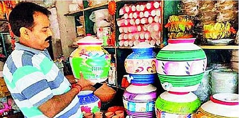 आधुनिकता के आगे रो रही है सुराही, 40% घटा बाजार