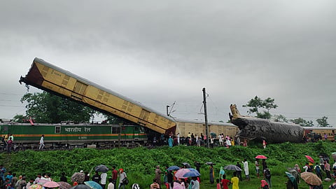 बंगाल रेल हादसे पर आई पहली रिपोर्ट, प्रारंभिक जांच में लापरवाही बनी मौत की वजह