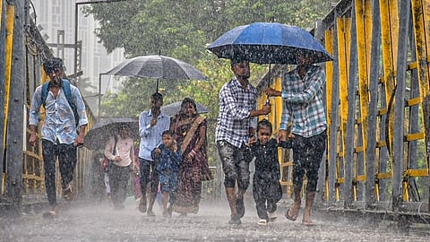 कर्नाटक में भारी बारिश का कहर: मौसम विभाग ने दी चेतावनी