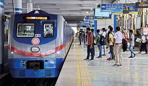 Kolkata Metro: कोलकाता मेट्रो को लेकर खुशखबरी, दमदम कैंटोन्मेंट से जयहिंद मेट्रो स्टेशन तक पहला ट्रॉली….