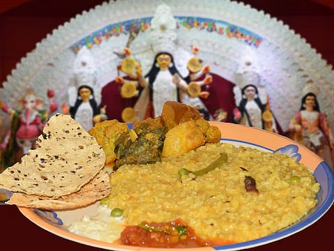 दुर्गा पूजा स्पेशल फूड: 10 बंगाली व्यंजन जो बनाएंगे आपके त्योहार को और भी स्वादिष्ट