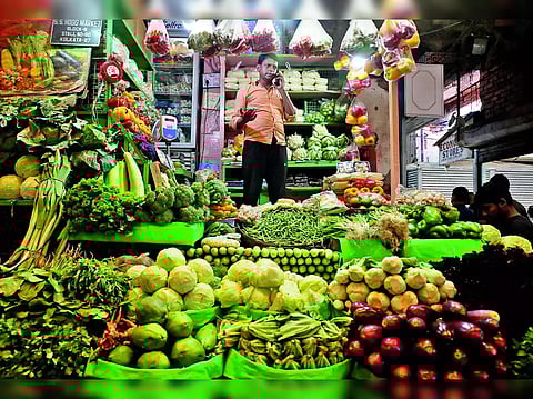 Kolkata Vegetables Price: इतनी महंगाई, खाएं क्या? कोलकाता के तीन बाजारों में टास्क फोर्स की जांच