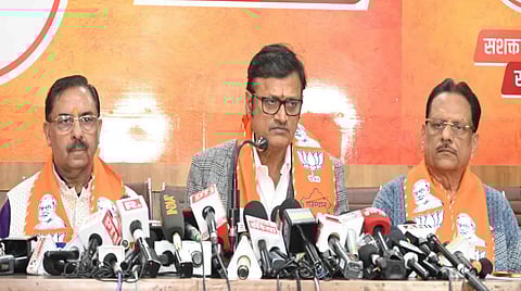 जयपुर में मीडिया को संबोधित करते भाजपा के नेता व कार्यक्रम के संयोजक राजेंद्र राठौड़।