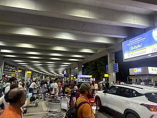 कोलकाता एयरपोर्ट पर अवैध टैक्सी टाउट और बाइक टैक्सी ऑपरेटरों के खिलाफ बड़ी कार्रवाई