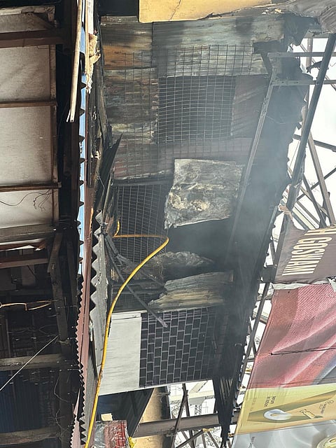 जब हावड़ा ब्रिज के पास जलने लगी दुकानें