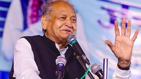 हमारी सरकार के कामों को रोककर बैठी भाजपा सरकार : गहलोत