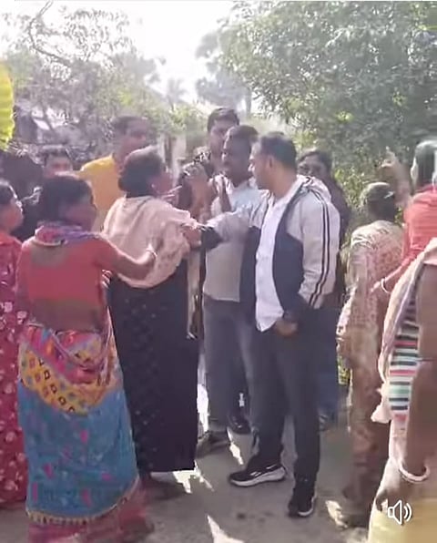 नरेंद्रपुर में गला दबाकर बेटा की हत्या करने के आरोप में मां गिरफ्तार