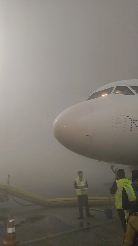 कोलकाता एयरपोर्ट पर घने कोहरे के कारण उड़ानें प्रभावित, तीन विमानों का डायवर्जन