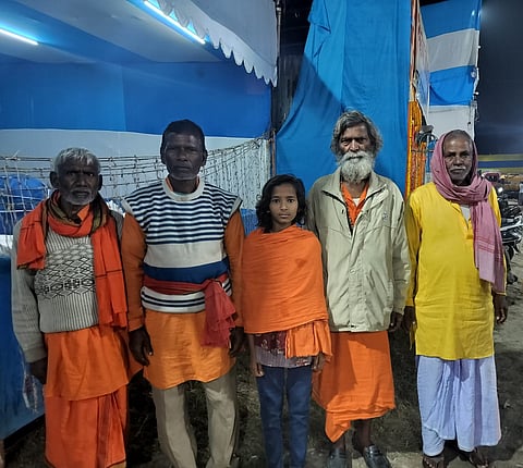 कई गंगासागर में स्नान कर जा रहे महाकुंभ, तो कई महाकुंभ से पहुंच रहे गंगासागर