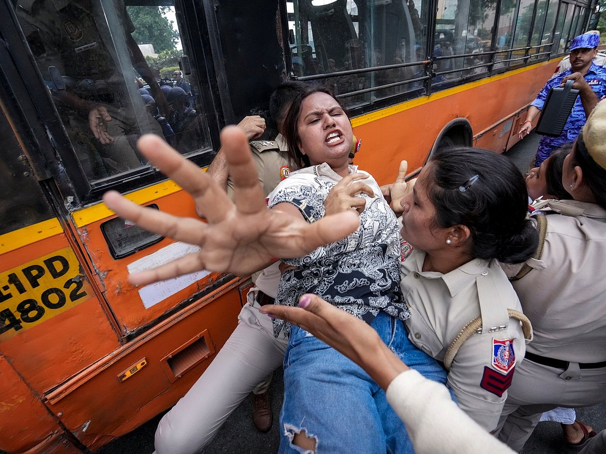 cjp_demonstrator_arrested 