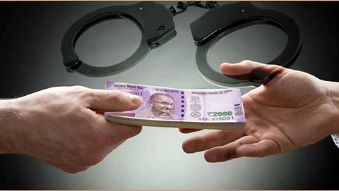 
दिवाळीच्या तोंडावरच लाचखोरीत ग्रामपंचायत सदस्य जाळ्यात ; सरपंच निसटला