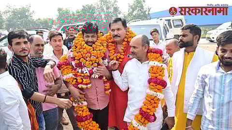 MLA Bacchu Kadu at Lucknow airport