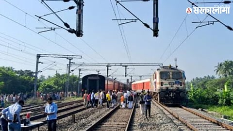 5 dead after passengers fall from fast local near Mumbra