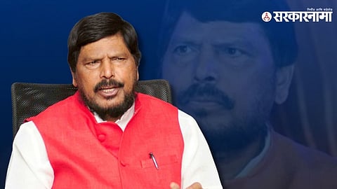 Union Minister Ramdas Athawale addressing media in Latur, criticizing Rahul Gandhi and defending Prime Minister Narendra Modi amid ongoing political debate.
