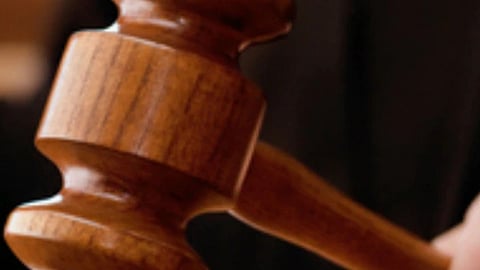 न्यायालयाचा अवमान केल्यास काय शिक्षा होते?