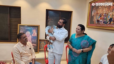 CM Eknath Shinde consoles Vaishnavi Hagwane’s father during a personal visit, assuring strict action against those responsible.