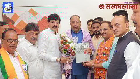 BJP State President Chandrashekhar Bawankule visits Samir Rajurkar’s residence