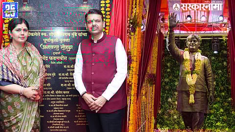Pankaja Munde-Devendra Fadnavis- With Gopinath Mundes Statue News