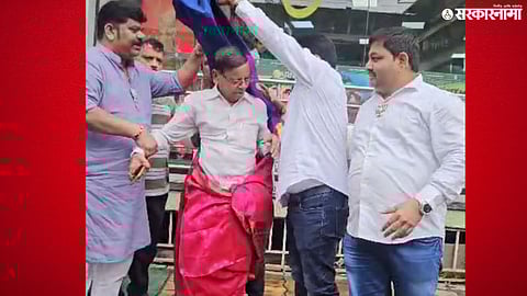 BJP leaders draped a saree on Congress veteran Prakash Pagar, sparking political outrage in Maharashtra.