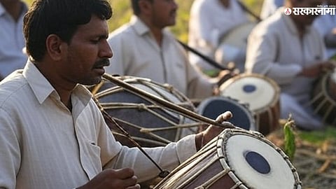 Farmers welcome officials with dhol-tasha during crop damage inspection – a unique protest in Maharashtra.