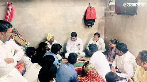 Minister Dhananjay Munde meets the family of the deceased woman doctor in Satara; demands SIT probe into the case
