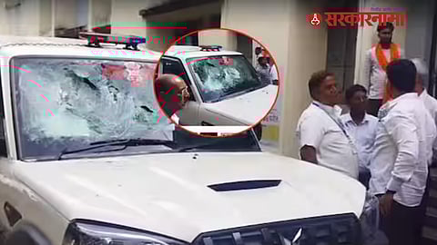 Angry Farmer Attack On SDMs Car In Nanded News