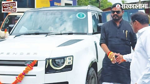 Shiv Sena district head Raja Keni