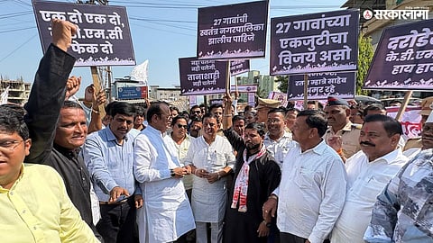 MP Suresh Mhatre and MLA Kisan Kothare lead rasta roko protest demanding a separate Nagar Parishad for 27 villages.