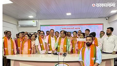 Former BAVIA chairpersons Rajesh Dhage, Maya Chaudhary and Kalpak Patil officially join the BJP in the presence of party leaders.