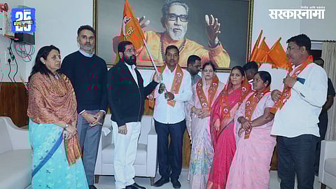 Akola city Shiv Sena leader Rajesh Mishra with Eknath Shinde in Nagpur during the official party induction, impacting local municipal politics.