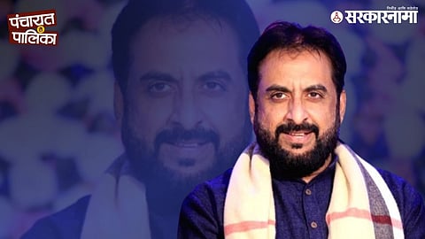 AIMIM chief Imtiaz Jaleel reacts defiantly as party workers protest outside his residence in Chhatrapati Sambhajinagar over candidate selection controversy in municipal elections.