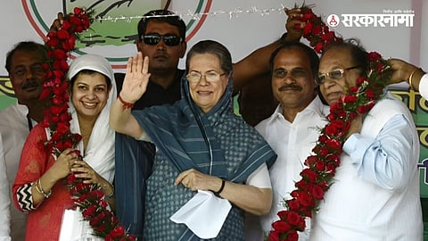 Mausam Noor with Sonia Gandhi