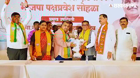 BJP state president Ravindra Chavan welcomes Atish Dandegaonkar and his supporters into the party during a joining ceremony held in Mumbai.