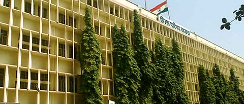 निवडणूक खर्च सादर न केल्याने नोटिसा 