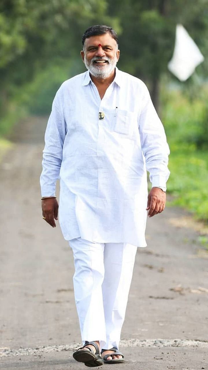 Rajabhau Waje नाशिकमधून उमेदवारी मिळालेले ठाकरेंचे विश्वासू नेते Lok