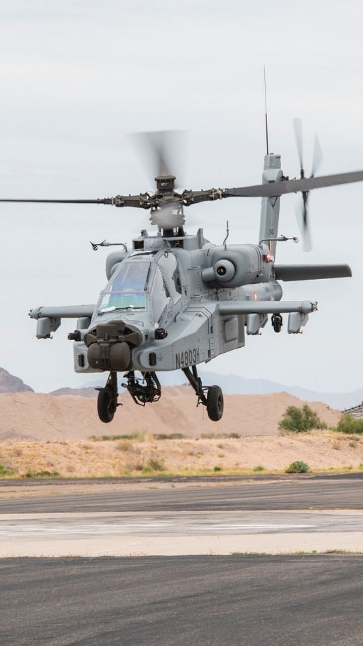 Apache Helicopter लष्कराने उभारलेल्या पहिल्या अपाचे हेलिकॉप्टरची ही आहे ...