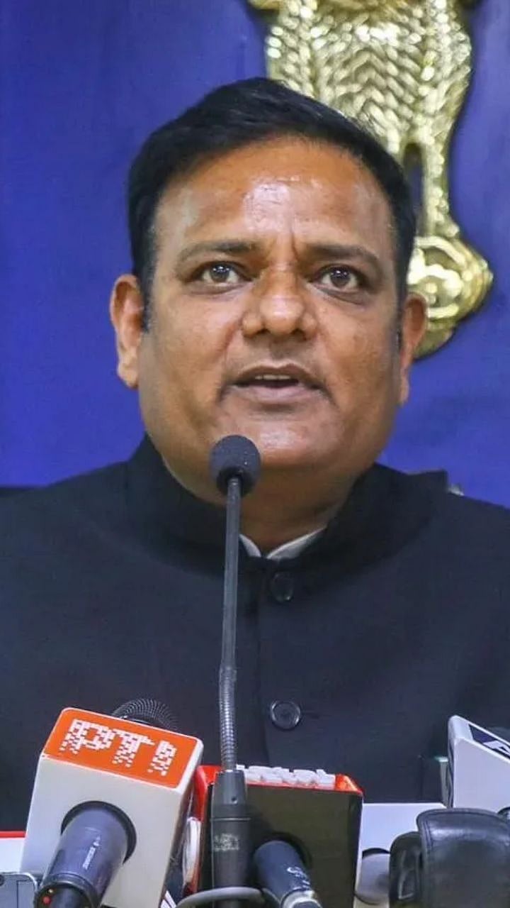 आम आदमी पार्टीला आणखी झटका, मंत्री राजकुमार आनंद यांचा राजीनामा! Aam ...