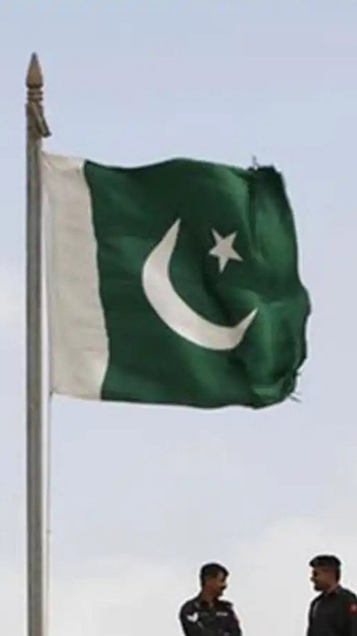 Pakistani citizens leaving पाकिस्तानी नागरिक देश का सोडतात आहेत ही ...
