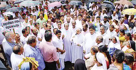 മദ്യപ്രളയത്തിനെതിരെ പ്രതിഷേധമിരമ്പി