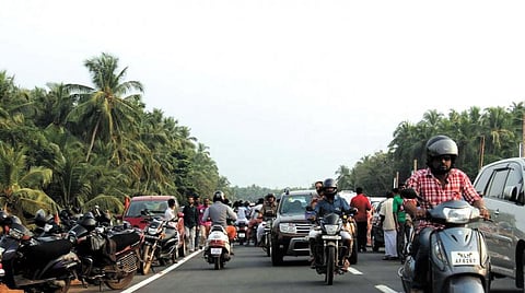 പാതകള്‍ കുരുതിക്കളങ്ങള്‍:  അധികൃതര്‍ നിസ്സംഗത പാലിക്കുന്നു