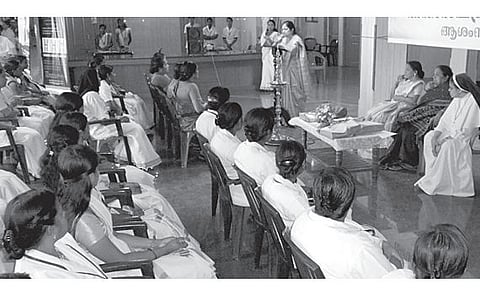 “സ്ത്രീ – സ്രഷ്ടാവിന്‍റെ വലംകൈ”