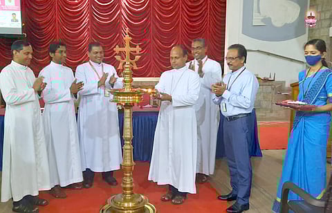 യുവക്ഷേത്ര കോളേജിൽ അധ്യാപക പരിശീലനം.