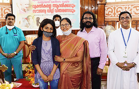 അമലയില്‍ സൗജന്യ വിഗ് ദാനം