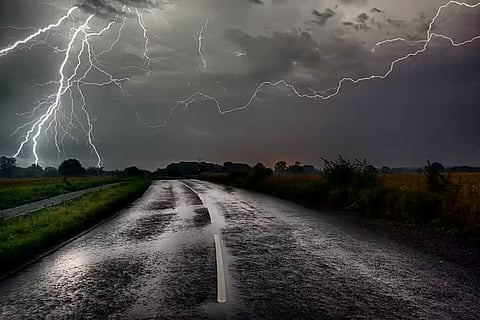 গুৱাহাটীত প্ৰবল বৃষ্টিপাতৰ সতৰ্কবাণী IMD ৰ; বান, ভূমিস্খলনৰ বাবে সাজু হৈছে জিলা কৰ্তৃপক্ষ
