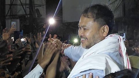 ৯৬ নং শিৱসাগৰ বিধানসভা সমষ্টিত অখিল গগৈৰ জয় লাভ 