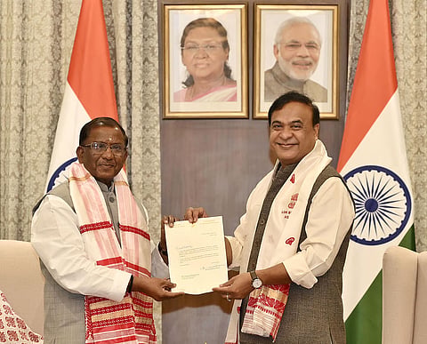 অসমৰ ৰাজ্যপালে মুখ্যমন্ত্ৰীৰ পদত্যাগ গ্ৰহণ কৰি তেওঁক কাৰ্যবাহী মুখ্যমন্ত্ৰী হিচাপে অব্যাহত থাকিবলৈ অনুৰোধ জনালে